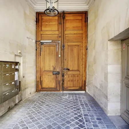 Classy Bourgeois - Chic 2 Bedroom In Le Marais *