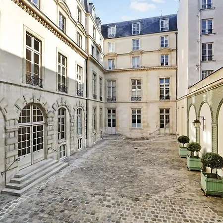 Apartment Classy Bourgeois - Chic 2 Bedroom In Le Marais *