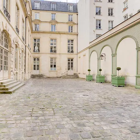 Apartment Classy Bourgeois - Chic 2 Bedroom In Le Marais Paris