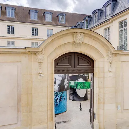 Classy Bourgeois - Chic 2 Bedroom In Le Marais Apartment